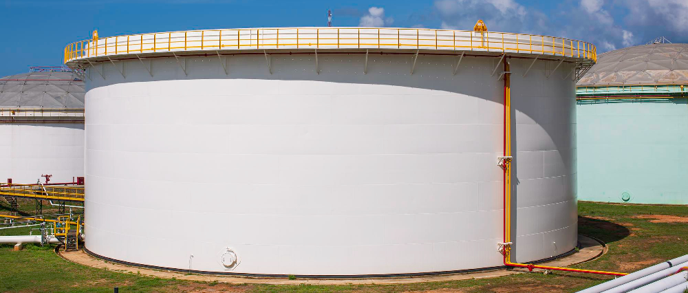 Compatibilidad química en tanques FRP: qué puedes almacenar con seguridad